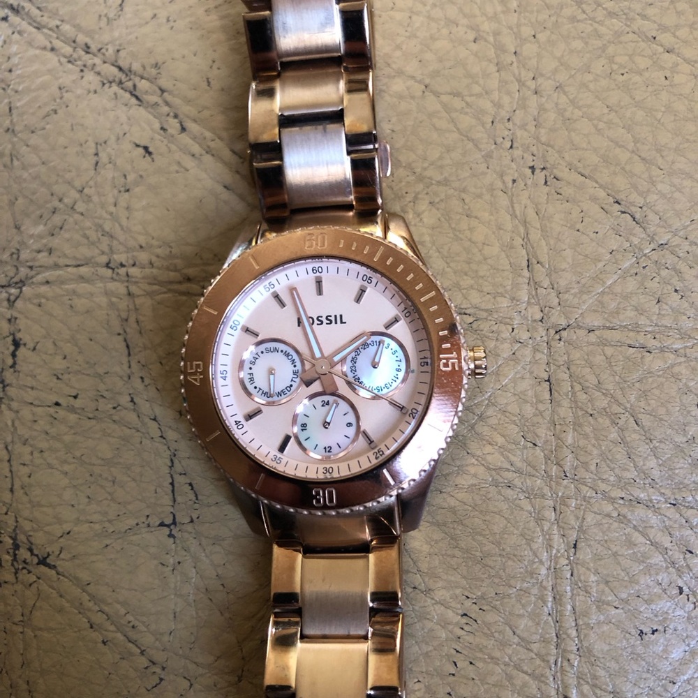 Fossil Watch Good Working Condition - image 4
